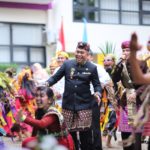 Bustami Zainuddin turut meriahkan keramaian dalam Karnaval dan mUhibah Seni Dies FKIP 56 FKIP UNILA Tahun 2024